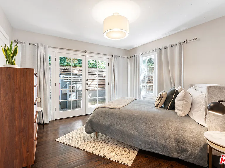 8926 Wonderland Ave — Photo 9