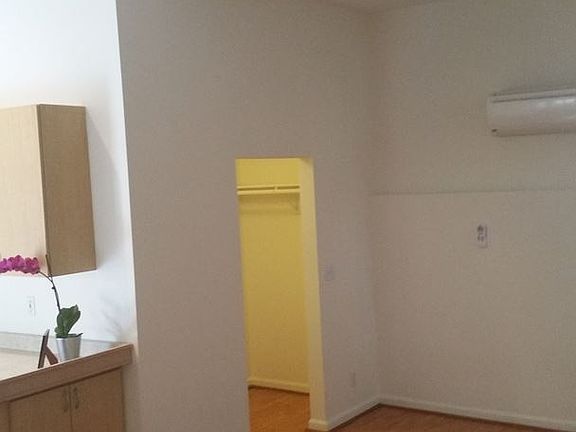 3rd image of 3030 Waverly Dr APT 12