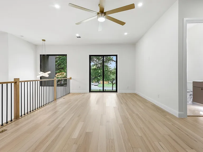3135 Walnut Hill Ln — Photo 34