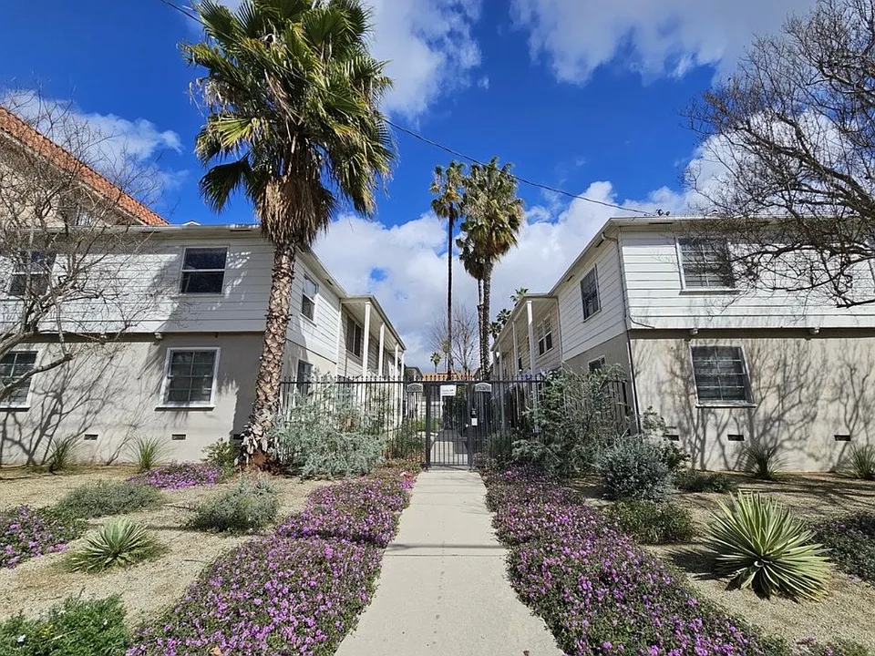 12401 Magnolia Blvd #3