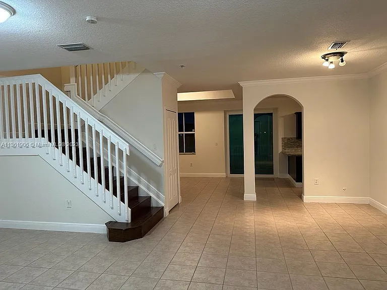 15315 SW 9th Way — Photo 7