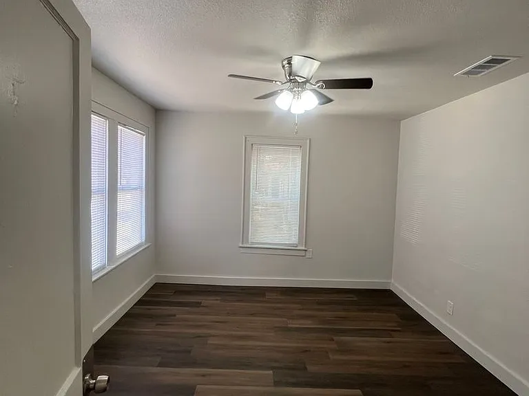 2820 Flint Ave — Photo 6