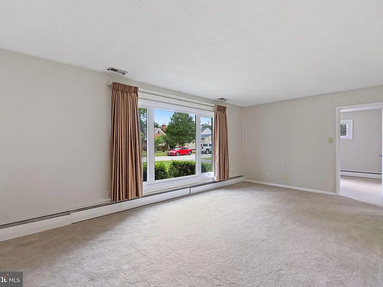 8005 Woodholme Cir — Photo 6