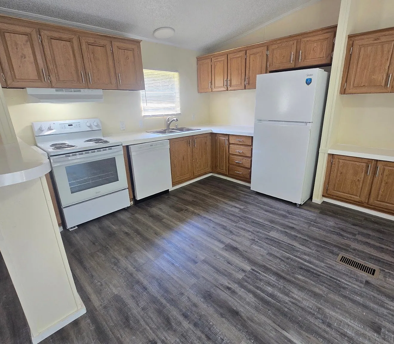 Mobile Home — Photo 3
