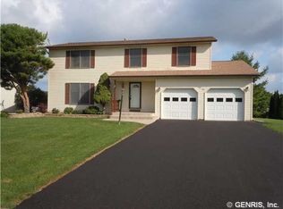 150 Crestway Ln, Rochester, NY 14612