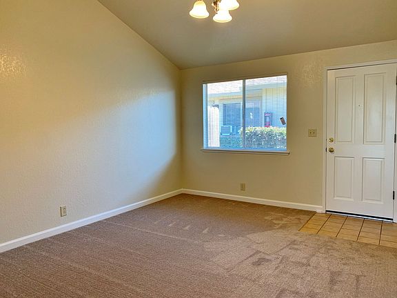 4th image of 1591 Highland Dr #2
