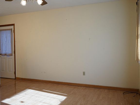 4th image of 934 Pocahontas Ave NE