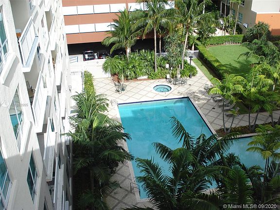 3rd image of 2000 N Bayshore Dr APT 513