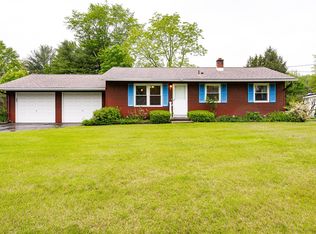 7 Sycamore Dr, Hyde Park, NY