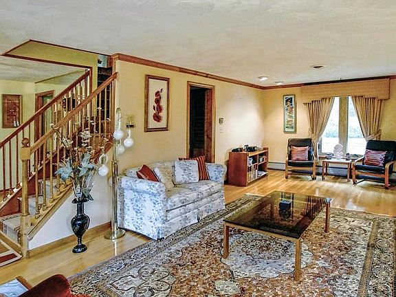 2nd image of 106 Blueberry Ln