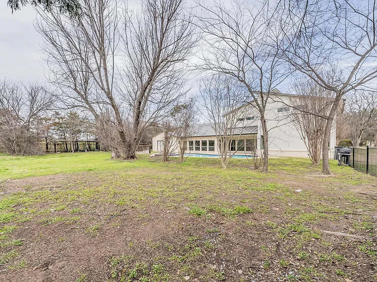 2400 Ridgecrest Dr — Photo 27