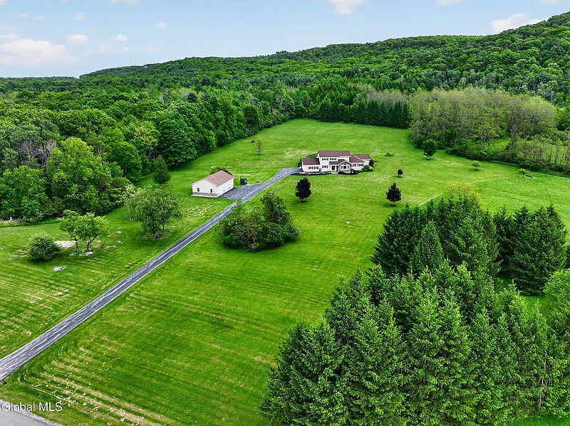 3rd image of 150 Bush Drive