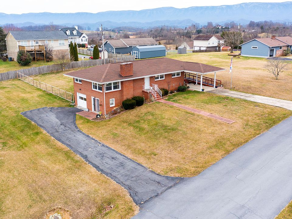 1st image of 229 Scenic Dr
