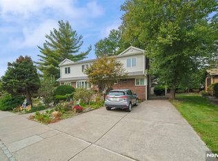 1003 Cumbermeade Rd, Fort Lee, NJ 07024