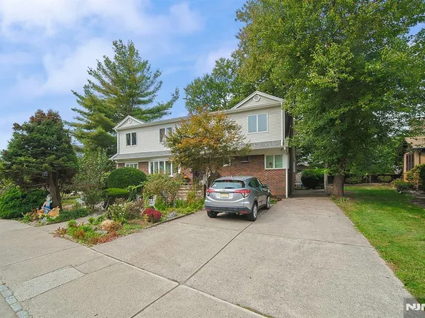 1003 Cumbermeade Rd, Fort Lee, NJ 07024