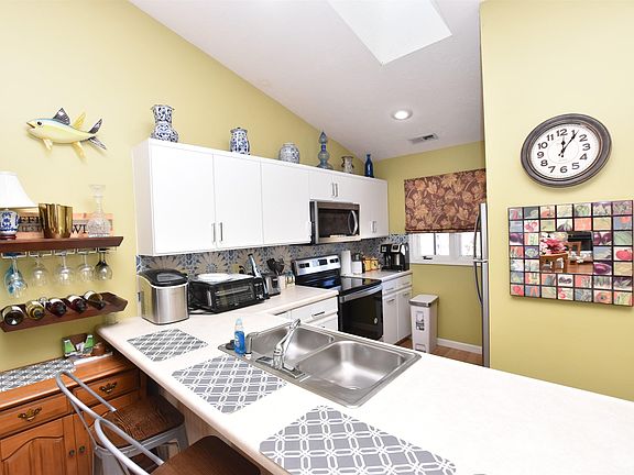 3rd image of 1842 E Waters Edge Dr