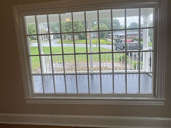 3rd image of 205 Ashmore St