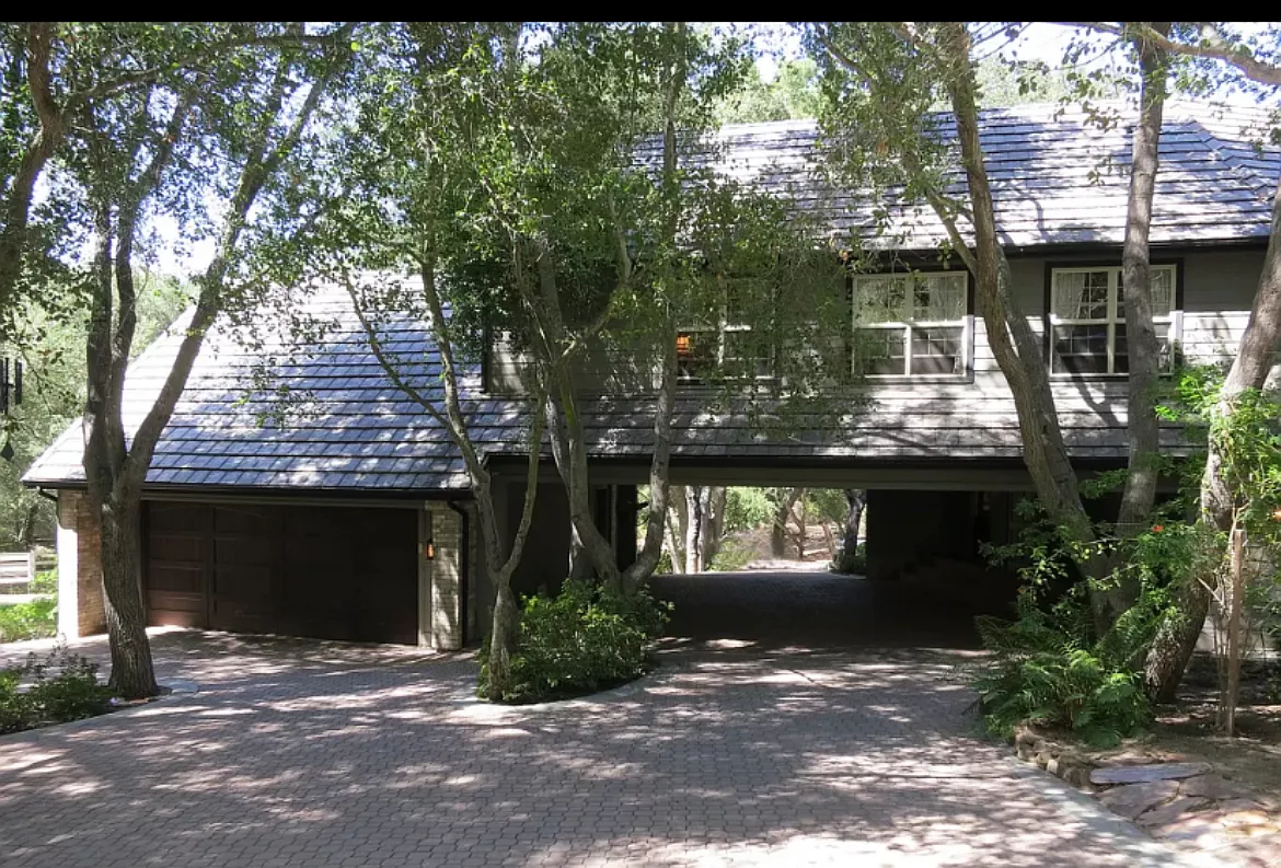 4 bed, 4303 sqft, $8,200 — Photo 2