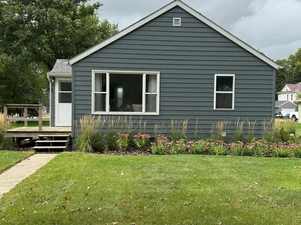 308 S Oak St, Hendricks, MN 56136