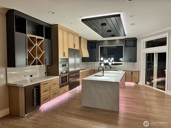 3rd image of 703 Shoreview Drive N