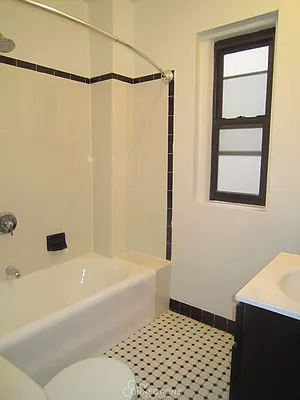 Rented by City Connections Realty | media 27