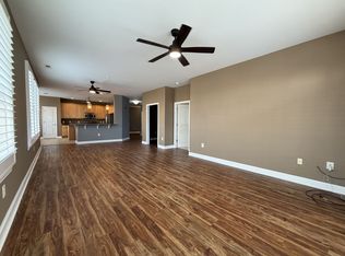 670 Town Center Dr UNIT 202, Newport News, VA 23606
