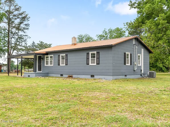 2932 Catherine Lake Road, Richlands, NC 28574