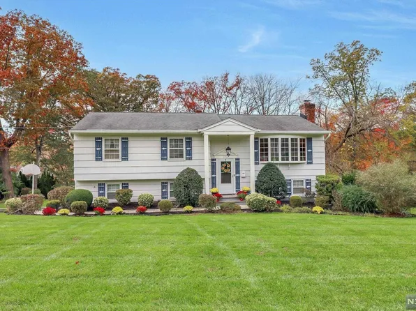 536 Jackson Ave, Township Of Washington, NJ 07676