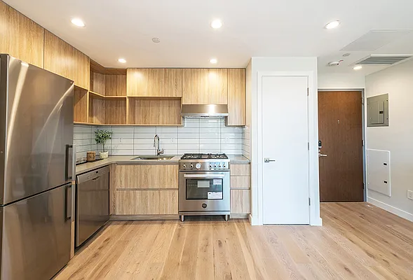 Sold by E Realty International Corp | media 22