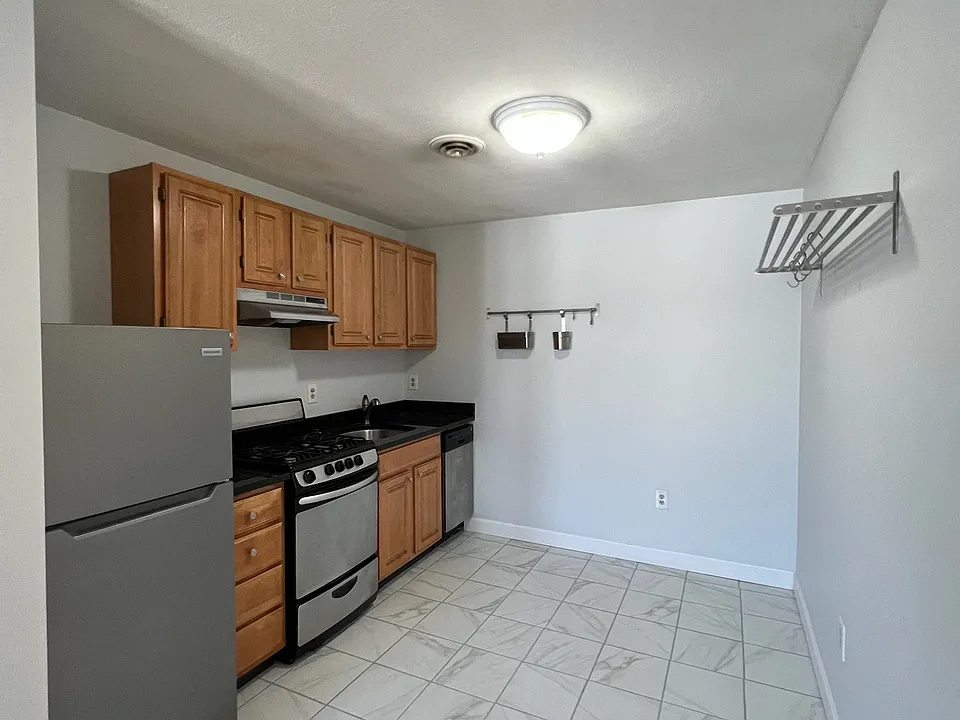 382 Dorchester St #C8