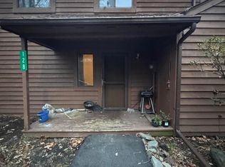 128 Meadow View Ct, Bushkill, PA 18324