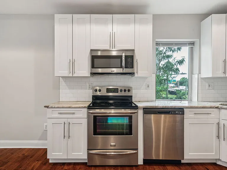 2228 Summer St #3 — Photo 8