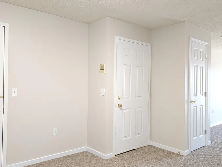 11 Saint James Pl — Photo 4