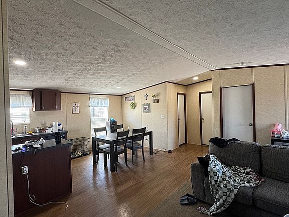 4th image of 194 Gulf St