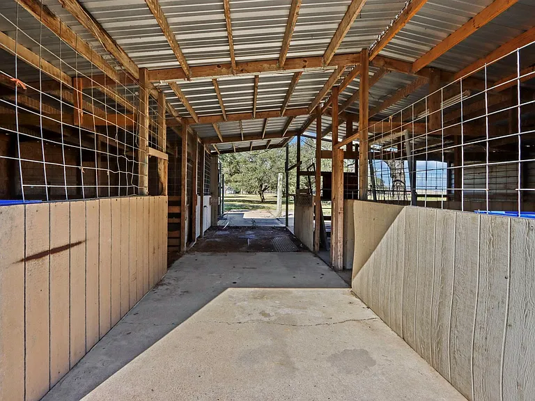 2445 Woods Rd — Photo 28
