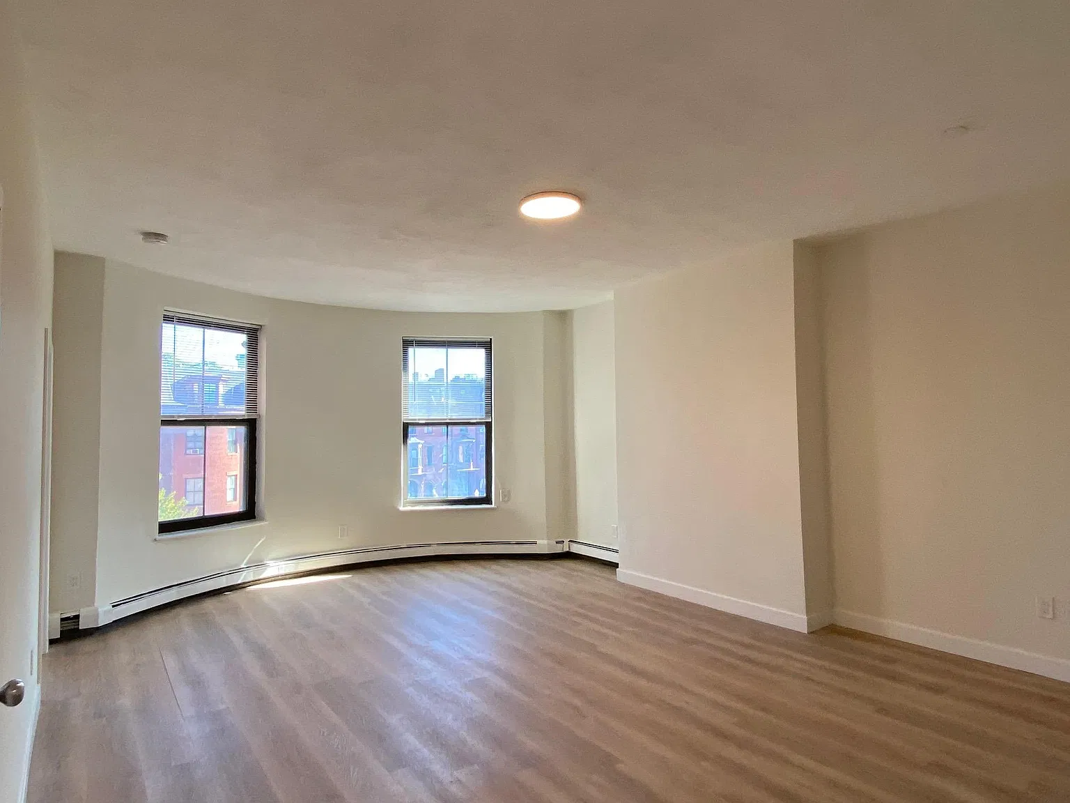 2 bed, 800 sqft, $3,595 — Photo 3