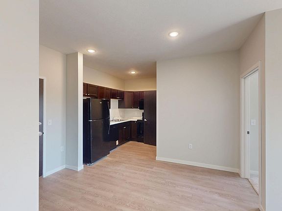 5th image of 942 Riverview Dr #1103