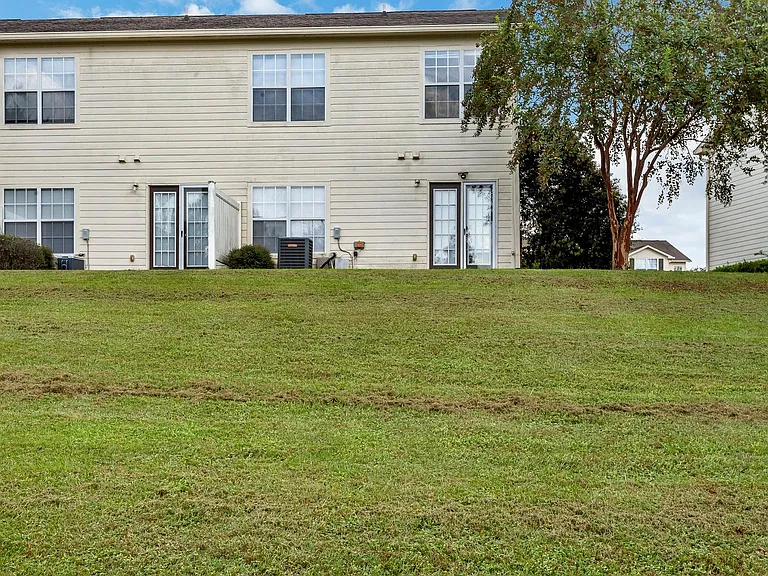 735 Majestic Dr — Photo 4