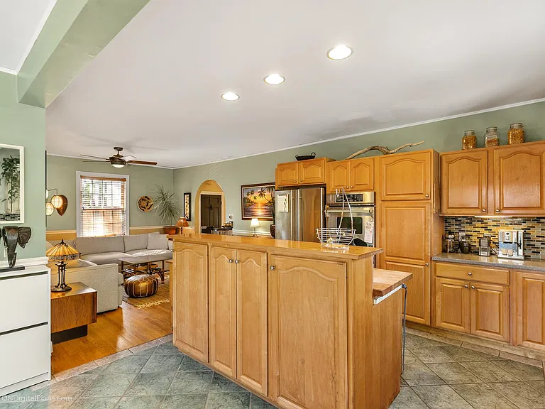 281 Waterman St — Photo 17