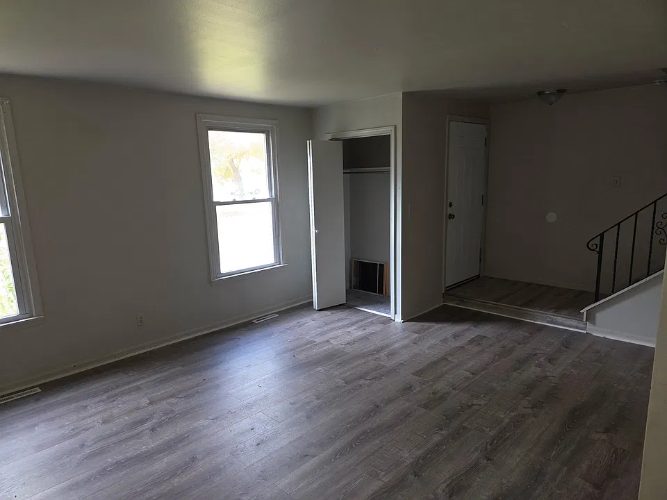 108 W Summerset Ln #110