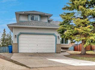 215 SW Hawktree Cir NW, Calgary, AB T3G 2Y6