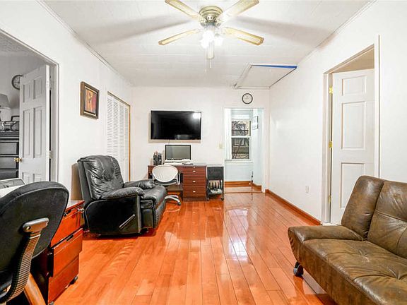 3rd image of 11912 18th Ave