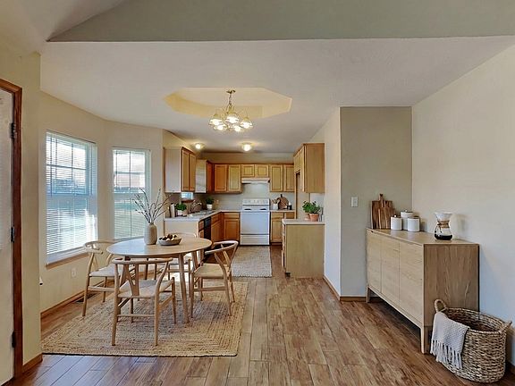 3rd image of 701 N Pinewood Ave