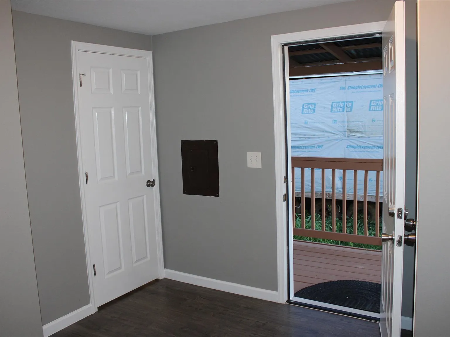 1 bed, 1.0 bath, $875 — Photo 2