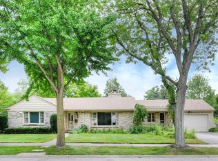 807 Surrey Ln, Glenview, IL 60025