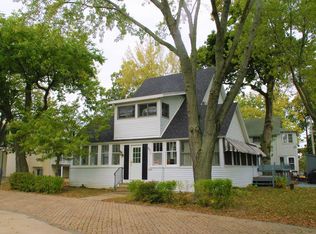 1402 Indian Trl, Delavan, WI 53115