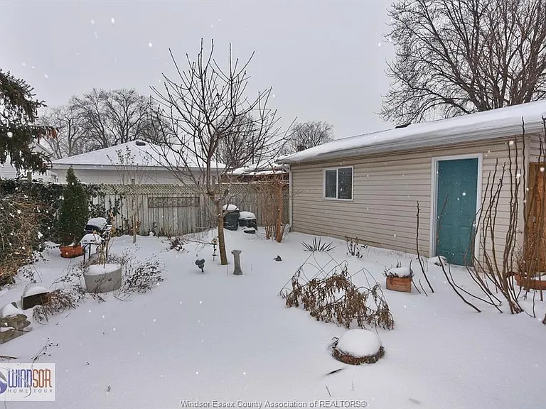 2471 Pillette Rd — Photo 12