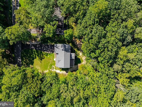 3rd image of 22953 Maple Rd