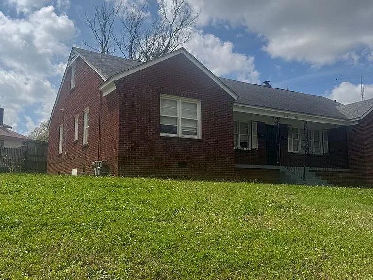 2045 Lamar Ave — Photo 3