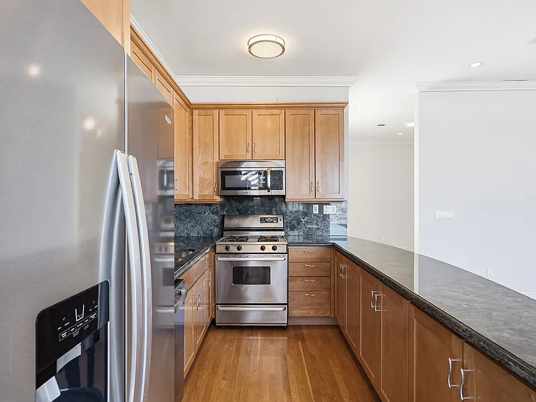 1818 Taylor St — Photo 15